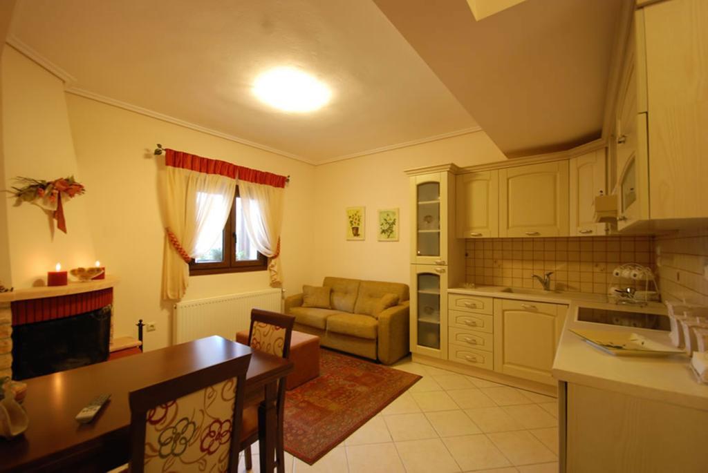 Valentini Guesthouse كاربينيسي الغرفة الصورة